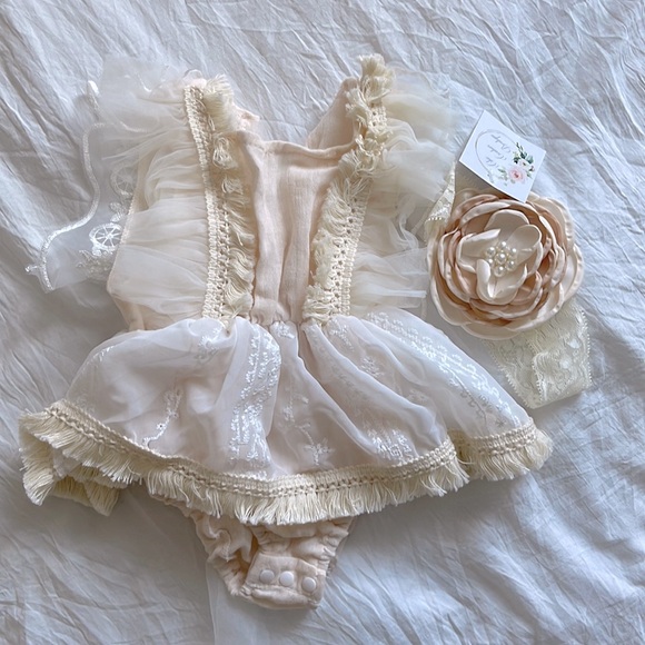 BABY NWT 2 piece butterfly outfit - Picture 1 of 2